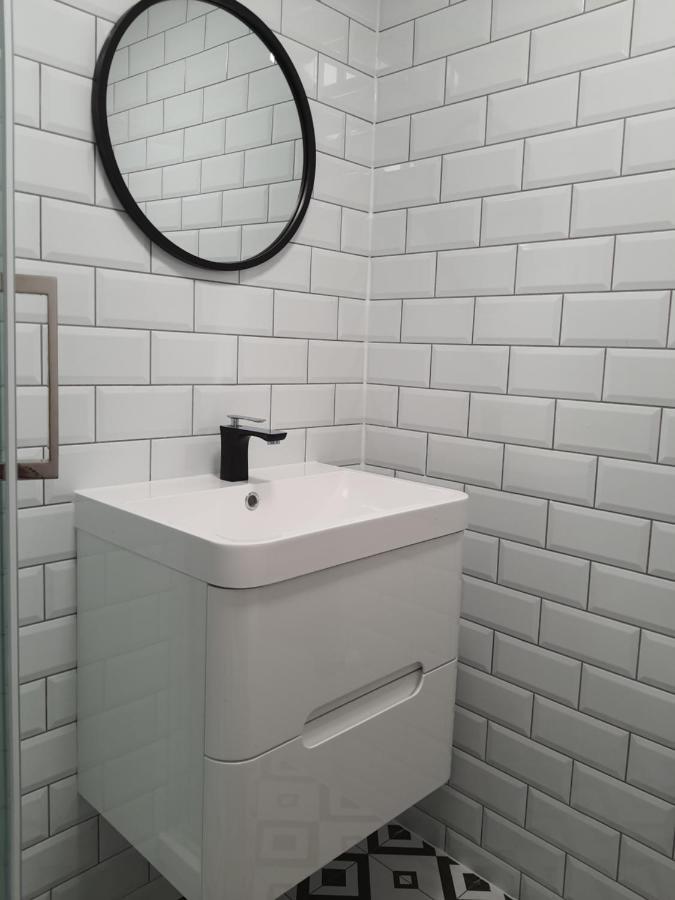 Large Bright With Kitchen London