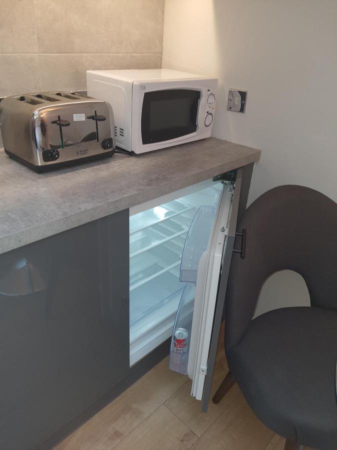 Large Bright With Kitchen London