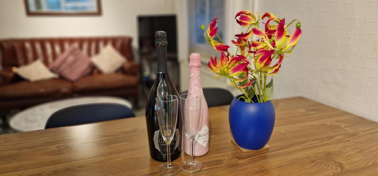 Appartement Inviting You To Your From 10 Minutes From Stratford Westfield Londen