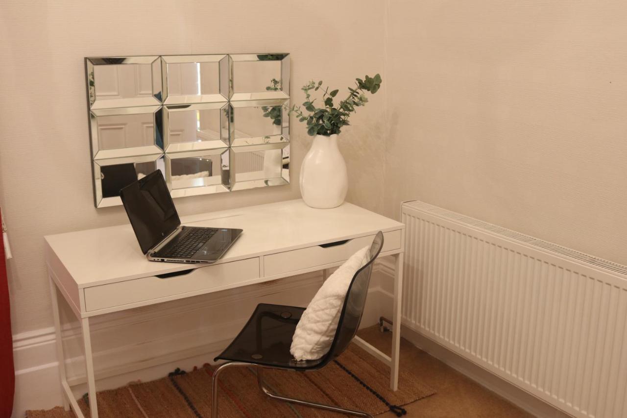 Inviting You To Your From 10 Minutes From Stratford Westfield * Londen