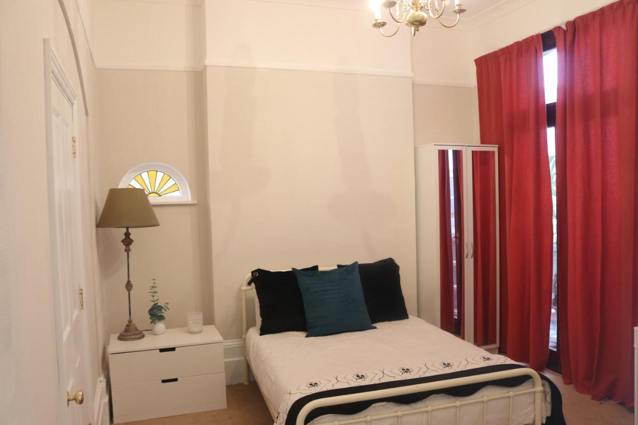 Inviting You To Your From 10 Minutes From Stratford Westfield * Londen