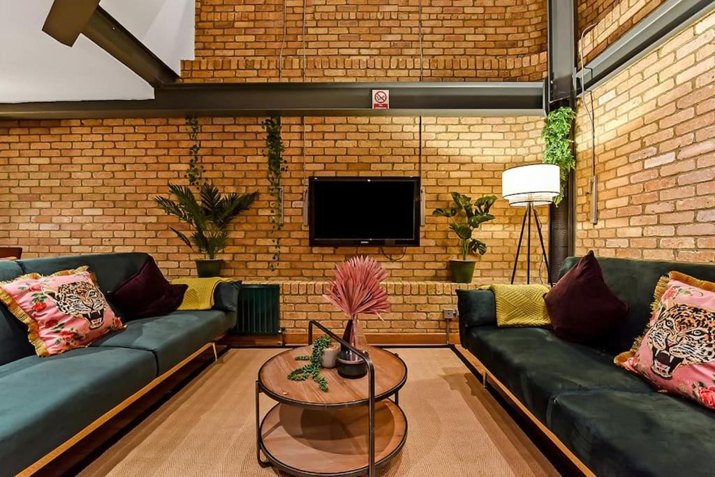 Spacious 2 Bed Urban Jungle Flat, Apartamento Londres