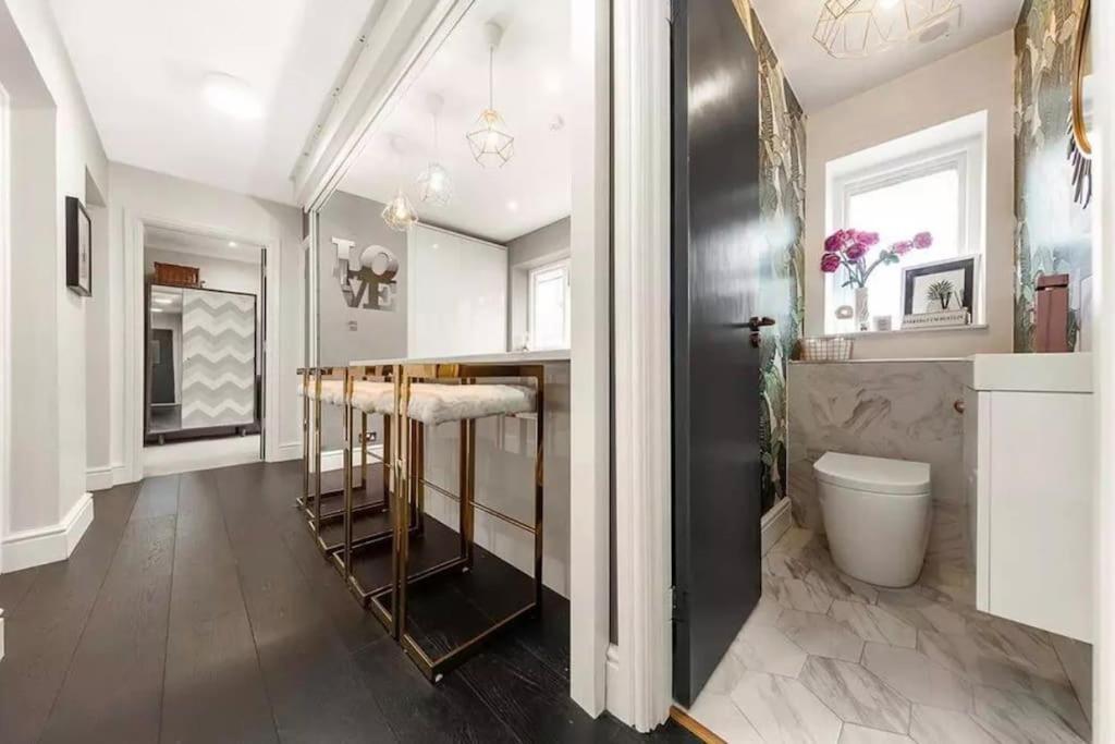 Location In - Kings Road 3-bed With Terrace, Ac & Netflix Apartamento