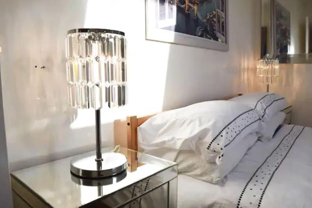 Spacious 1 Bedroom W/ Outdoor Terrace * Londres