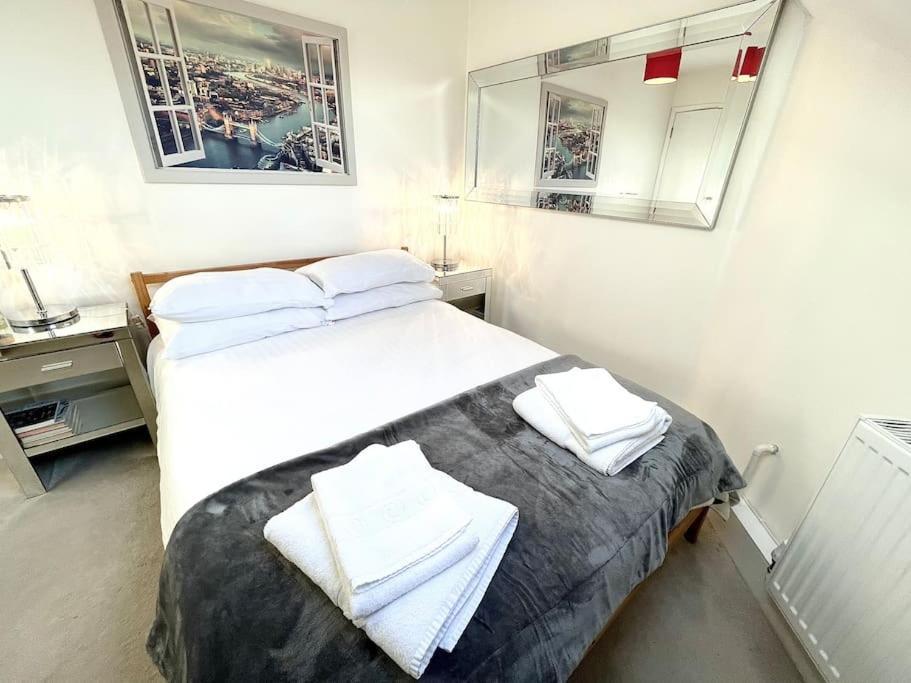Spacious 1 Bedroom W/ Outdoor Terrace * Londres