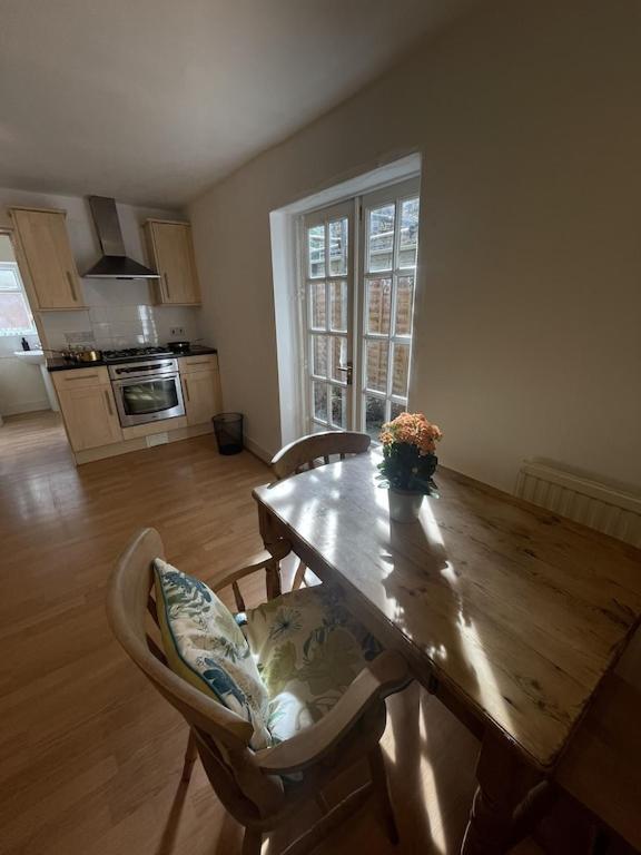 Beautiful Ground Floor Garden Flat Apartment