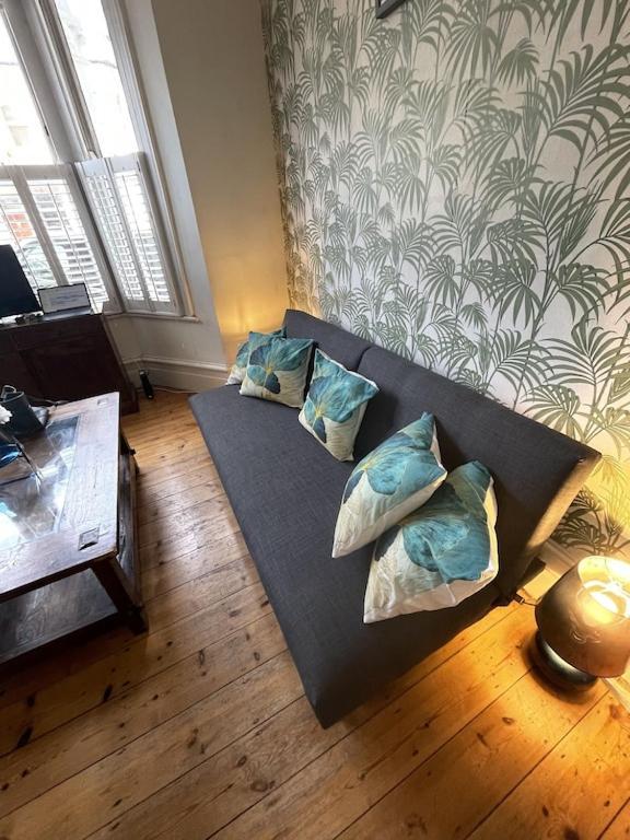 Beautiful Ground Floor Garden Flat Apartment *