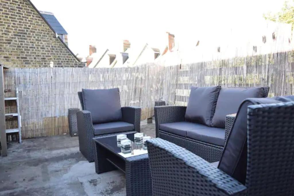 Spacious 1 Bedroom W/ Outdoor Terrace * Londres