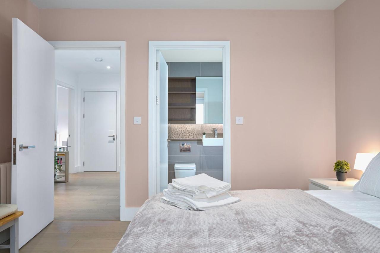 Appartement 2 Bedroom Luxury With Balcony Londen