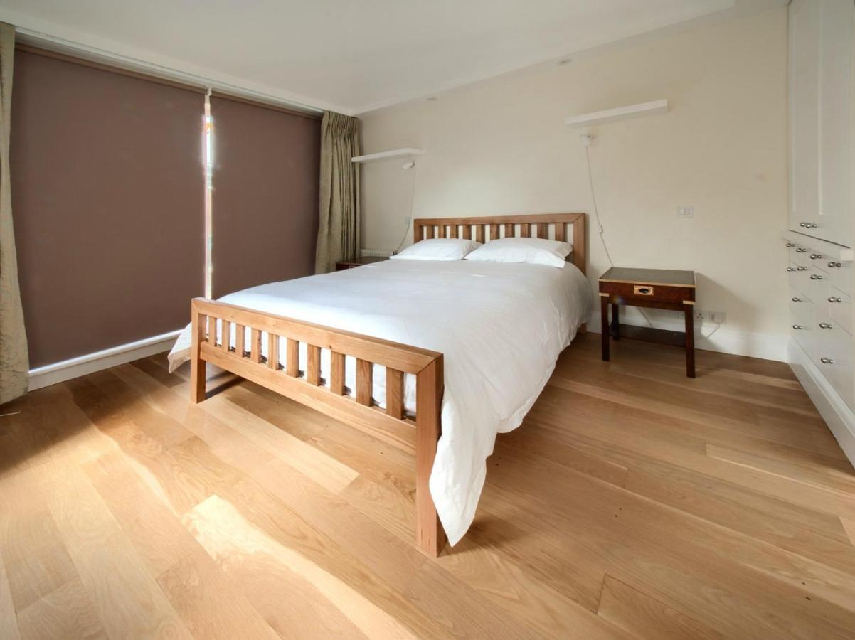 Serene Townhouse With Parking Vakantiehuis *