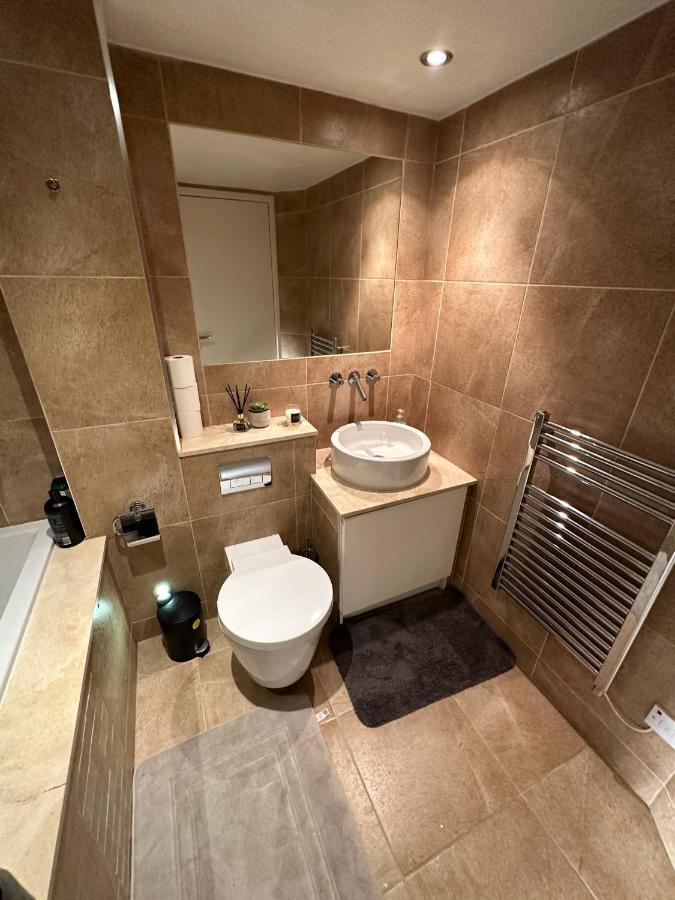 Apartment Deluxe Penthouse Riverside View 2 Bedroom Flat With Lift - Old Industrial Factory Warehouse London
