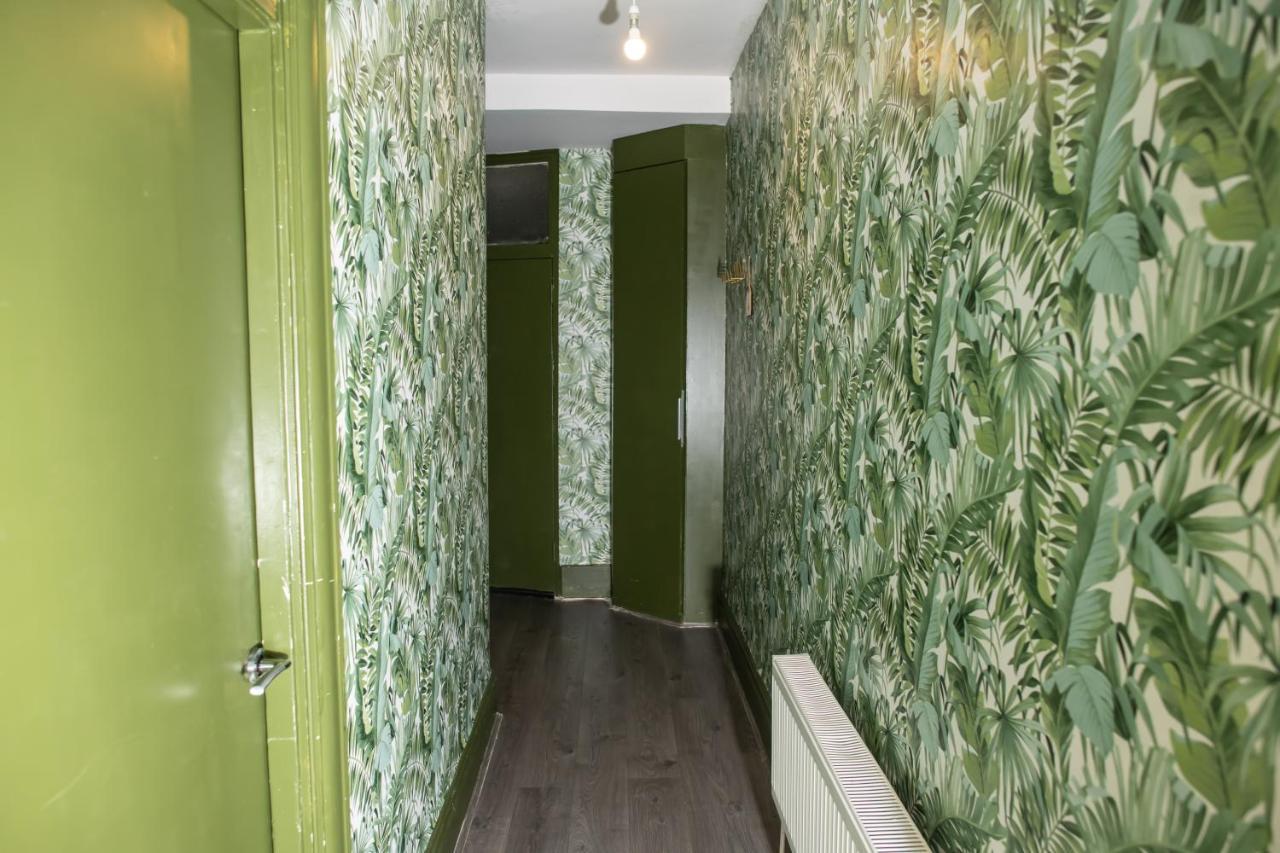2 Bedroom Flat With Indoor Fireplace In Shepherds Bush, Near White Londres