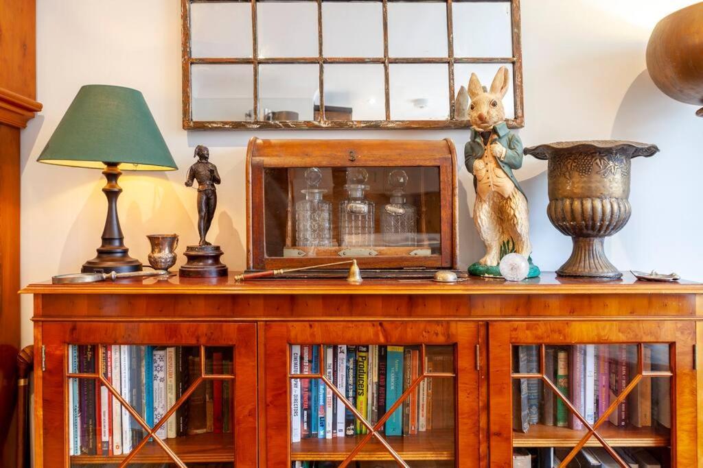 Outstanding Antique 1br Flat In Soho * London