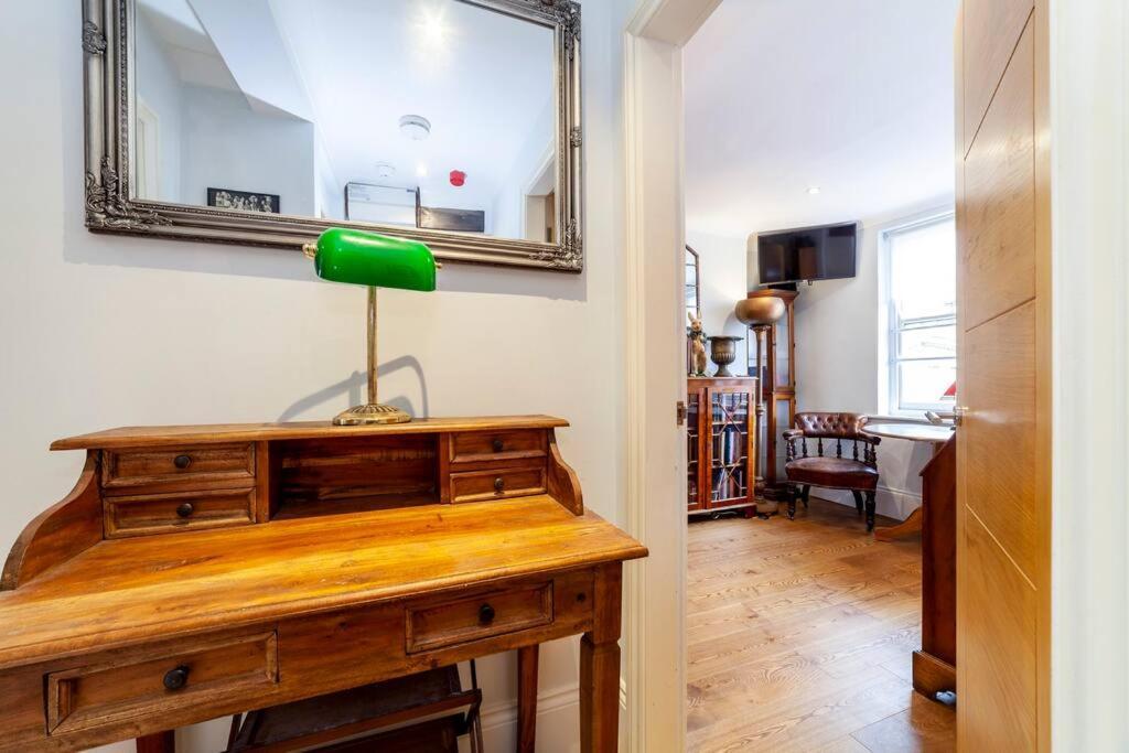 Outstanding Antique 1br Flat In Soho Apartment