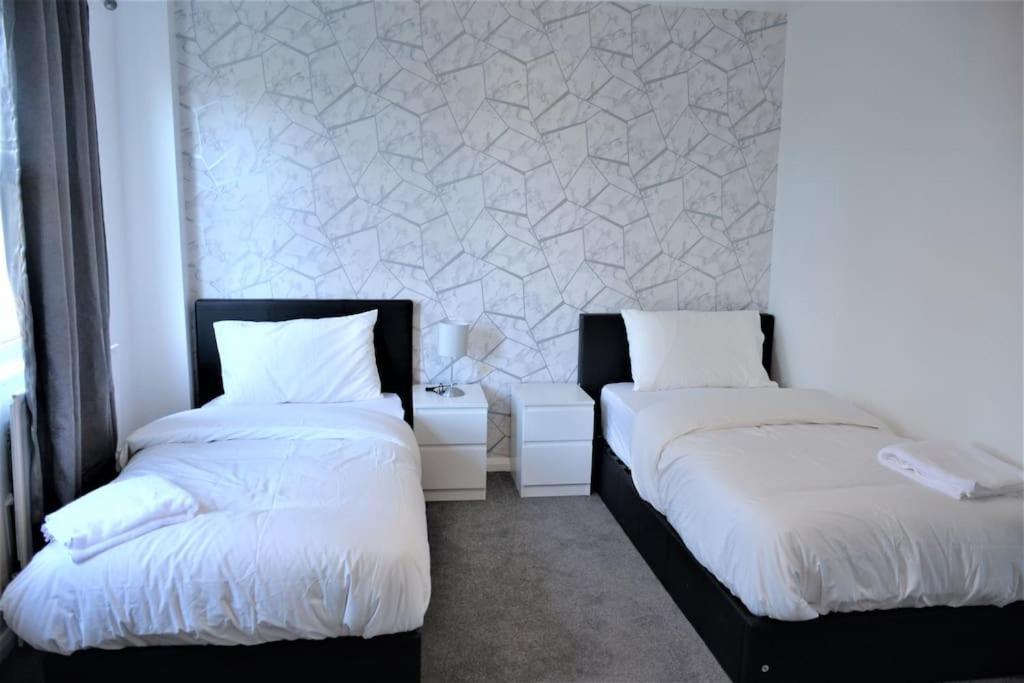 Zone 2, 2 Bedroom House * Londen
