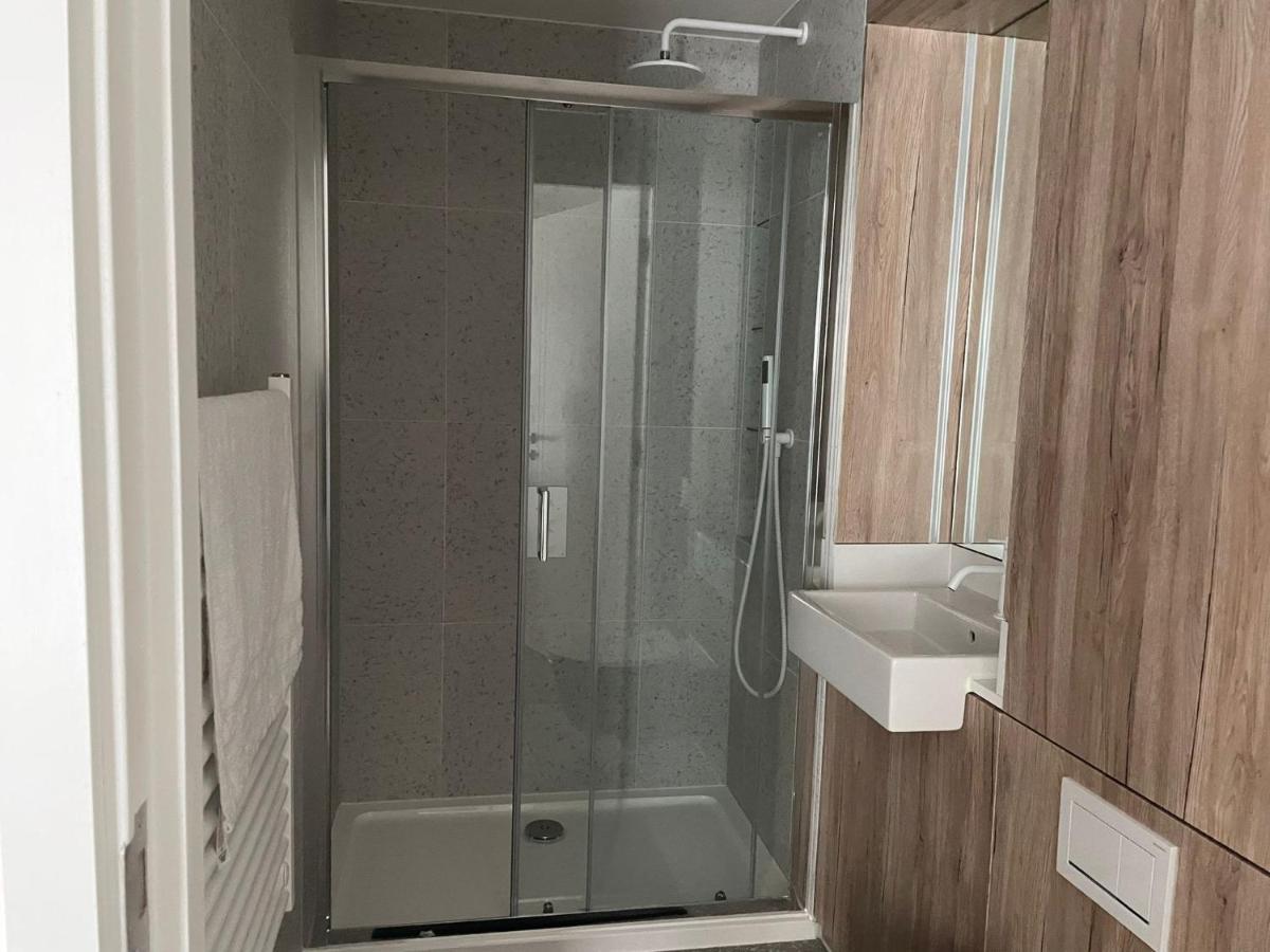 In Shared Luxury Flat Privatunterkunft London