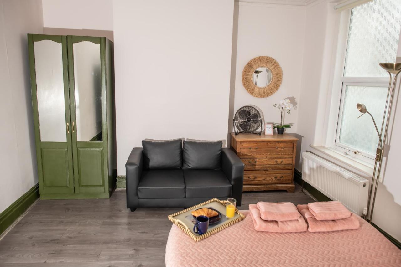 2 Bedroom Flat With Indoor Fireplace In Shepherds Bush, Near White Apartamento Londres