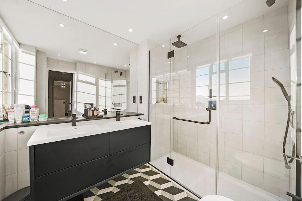 Apartamento Two Bedroom Flat In Kensington Londres