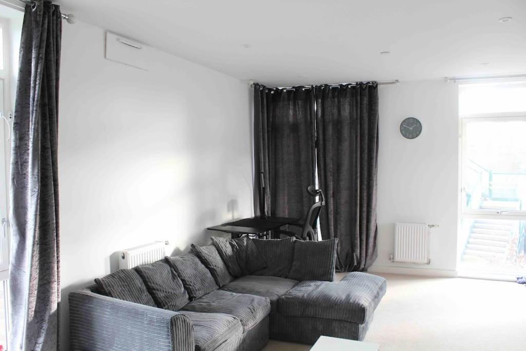 Appartement Lovely One Bedroom With Balcony *