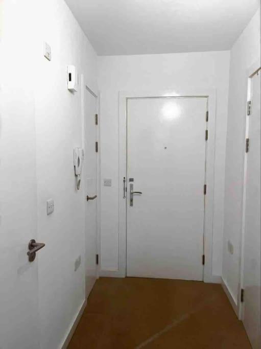 Lovely One Bedroom With Balcony * Londen