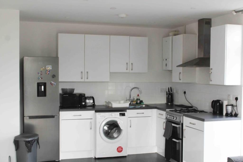Appartement Lovely One Bedroom With Balcony Londen