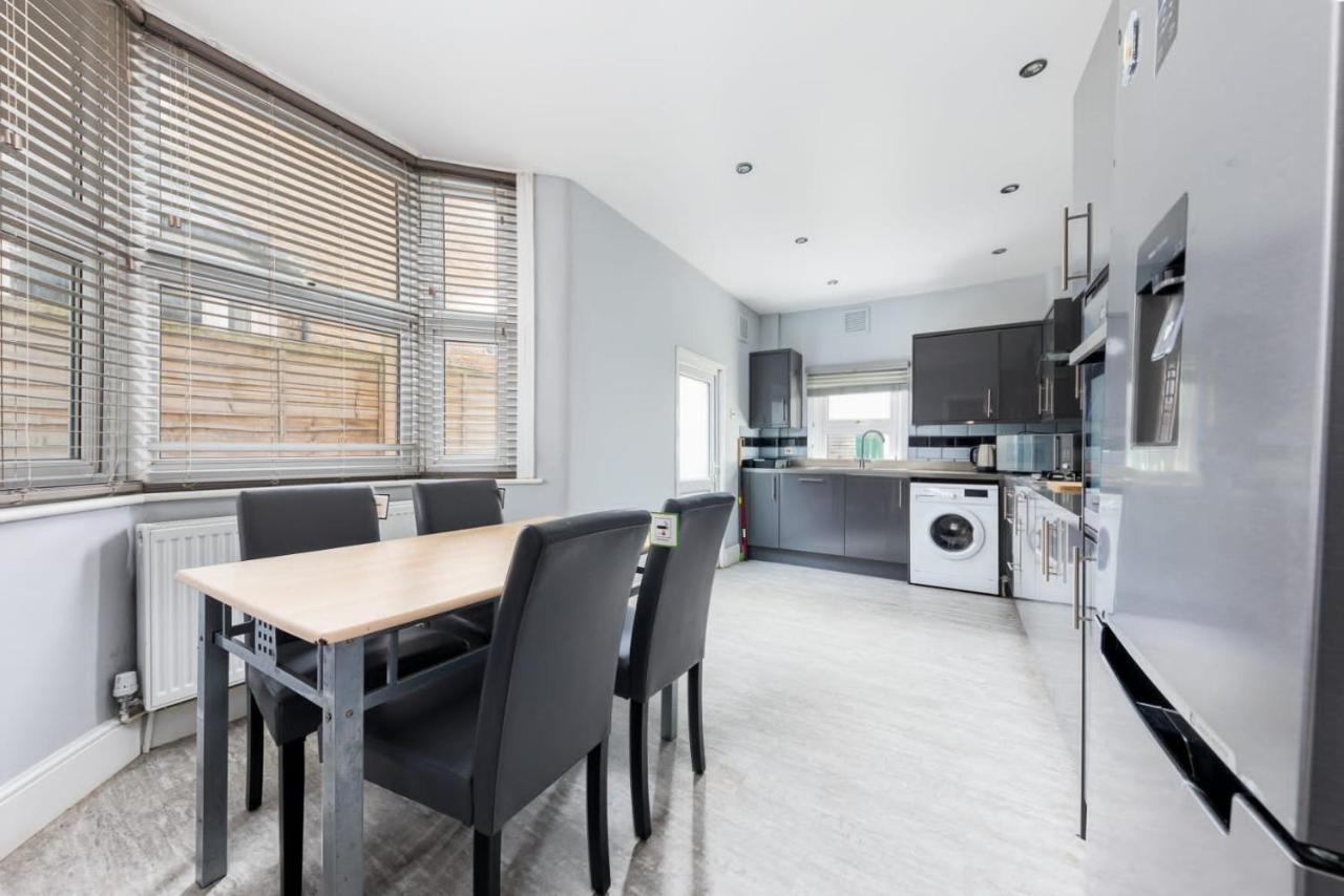 Cozy 4 Bedroom In Hackney, London