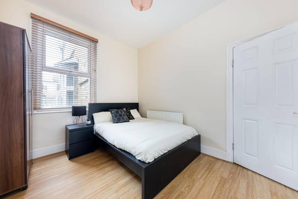 Cozy 4 Bedroom In Hackney, London