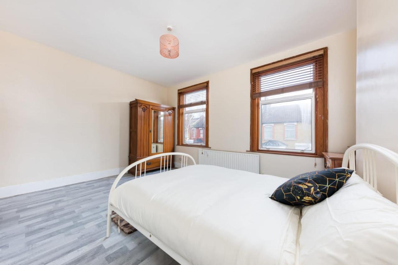 Cozy 4 Bedroom In Hackney,