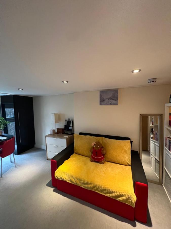 Comfy Studio - Finchley Road London