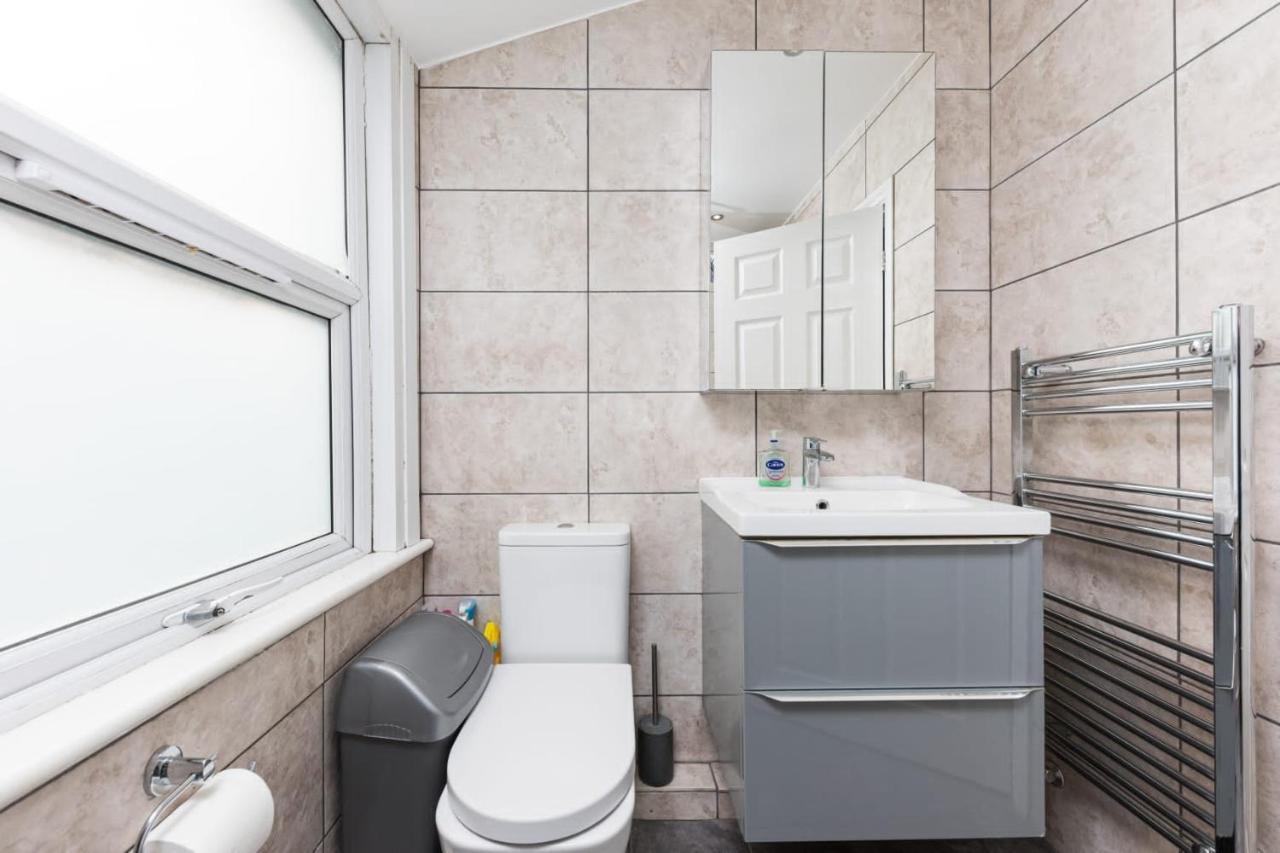 Cozy 4 Bedroom In Hackney, Holiday home