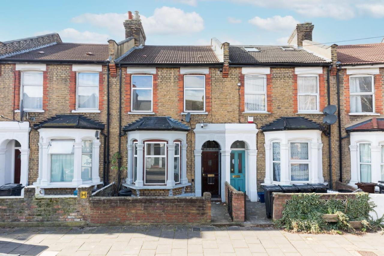 Cozy 4 Bedroom In Hackney, Holiday home *