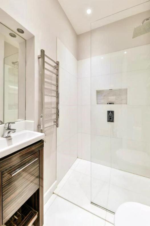 Apartment Very Bright Four Bedroom Flat *