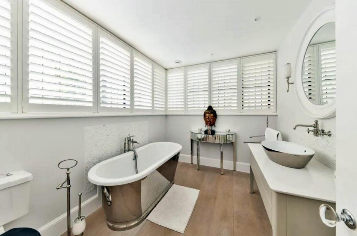 Very Bright Four Bedroom Flat * London