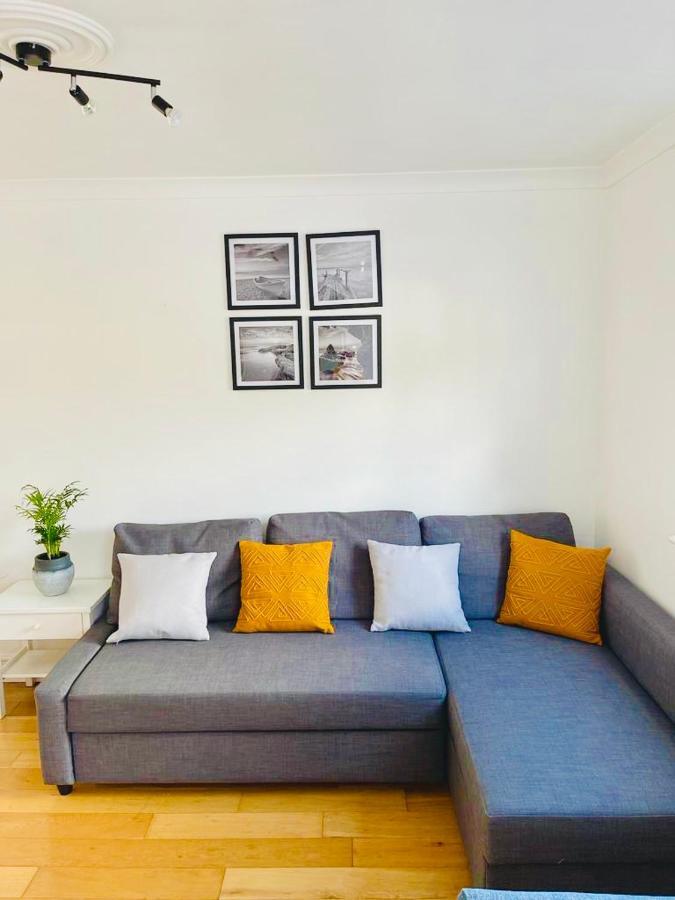Amazing Location - Of London- 2 Bedroom Stunning Canal View House With Private Garden,parking & Balcony Londen
