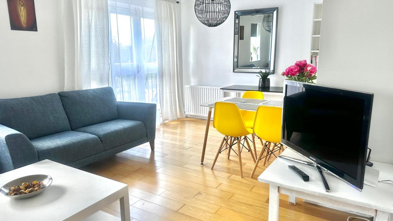 Amazing Location - Of London- 2 Bedroom Stunning Canal View House With Private Garden,parking & Balcony Londen