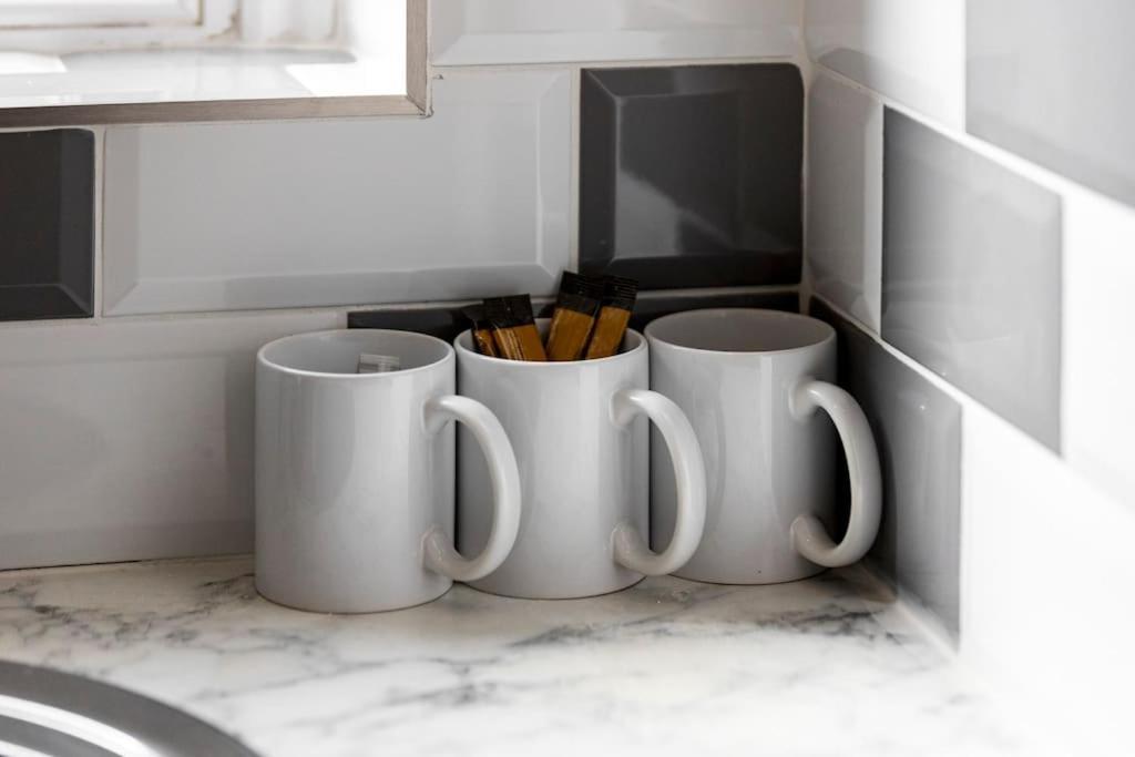 Cozy Nook: Stylish Studio, Walk To Park & Shop