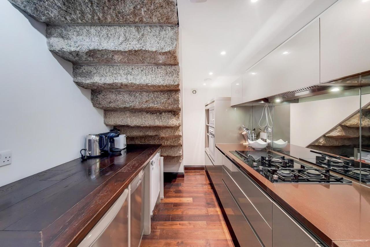 Apartment The Lyall Residences