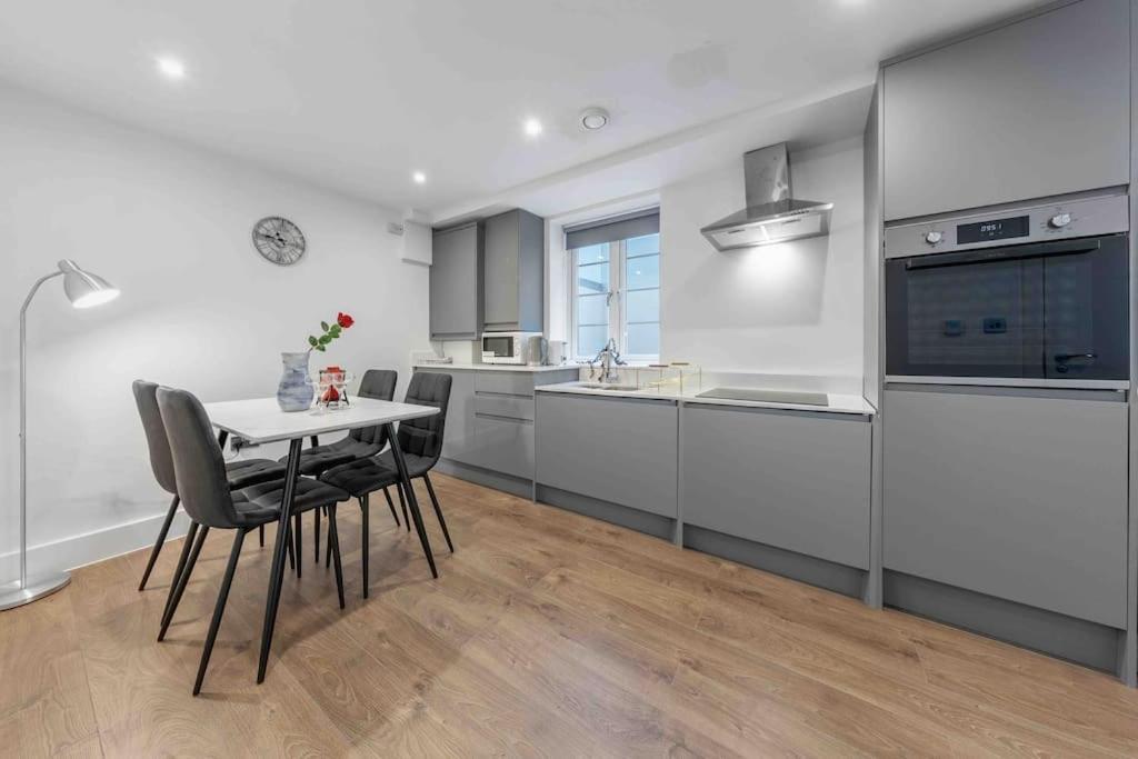 Sleep 8 9elms Apartment London