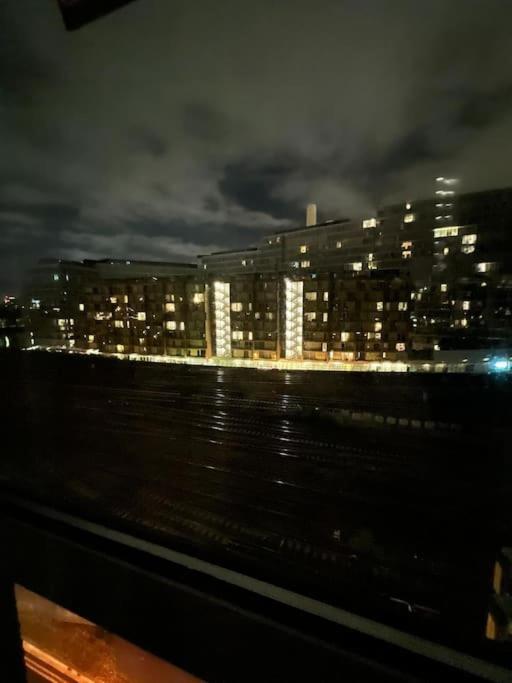 One Double Bedroom On Chelsea Bridge! London