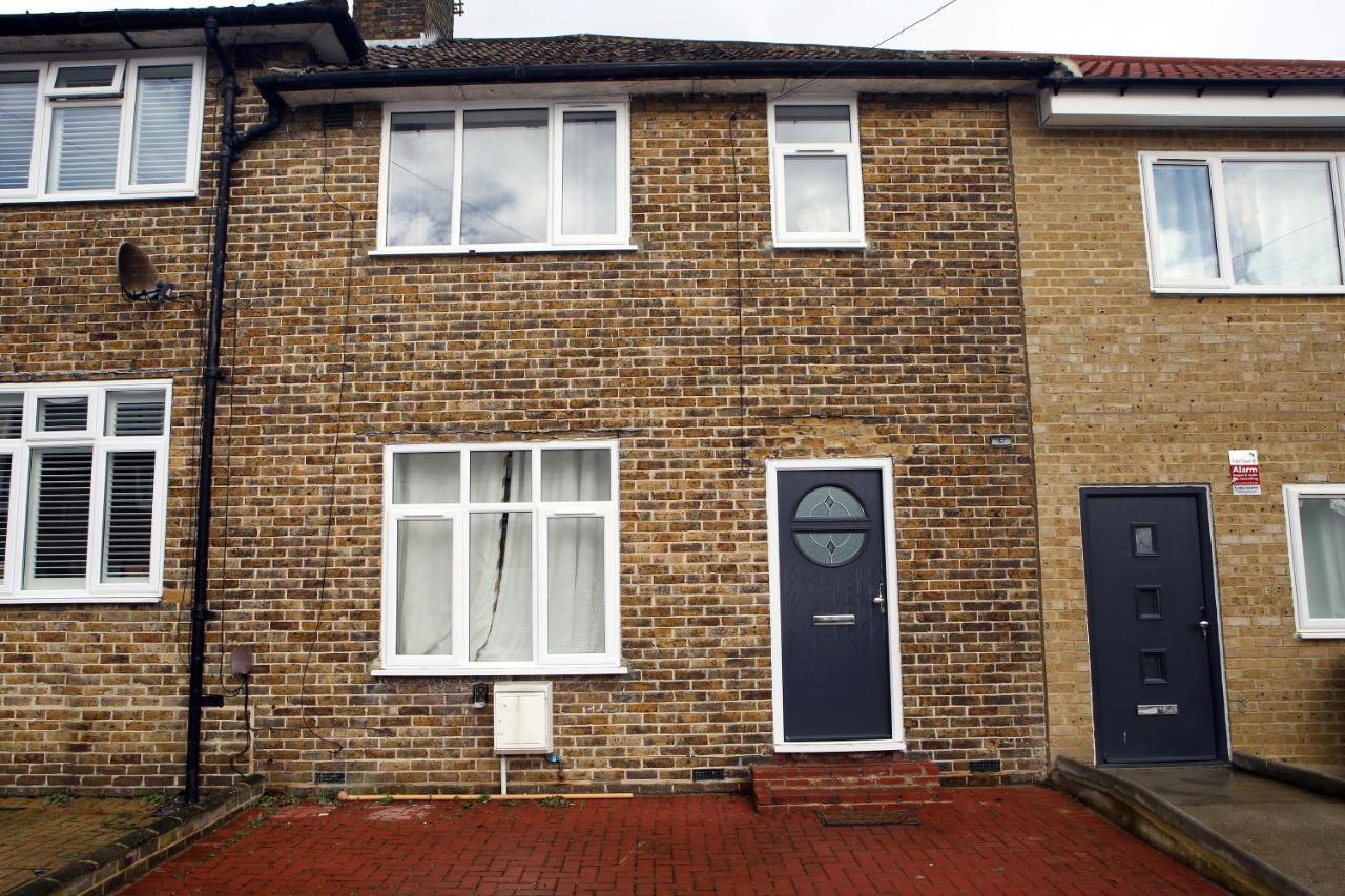 3-bed House With Parking Near O2 Apartment London