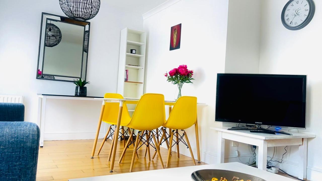 Amazing Location - Of London- 2 Bedroom Stunning Canal View House With Private Garden,parking & Balcony Londen