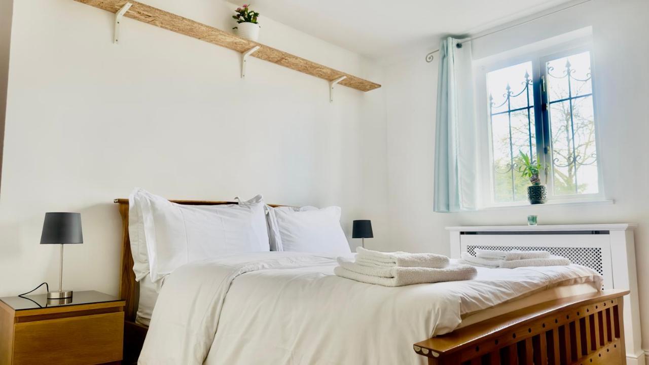 Amazing Location - Of London- 2 Bedroom Stunning Canal View House With Private Garden,parking & Balcony Appartement Londen