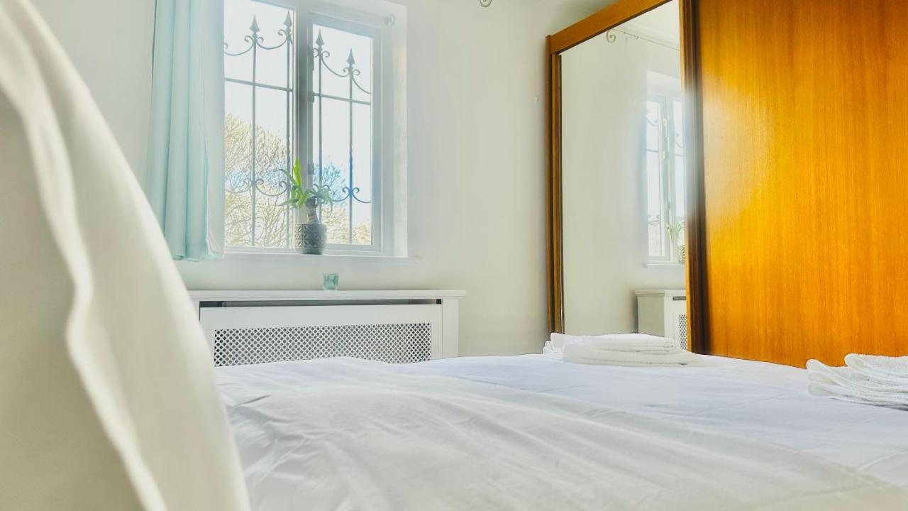 Amazing Location - Of London- 2 Bedroom Stunning Canal View House With Private Garden,parking & Balcony Appartement
