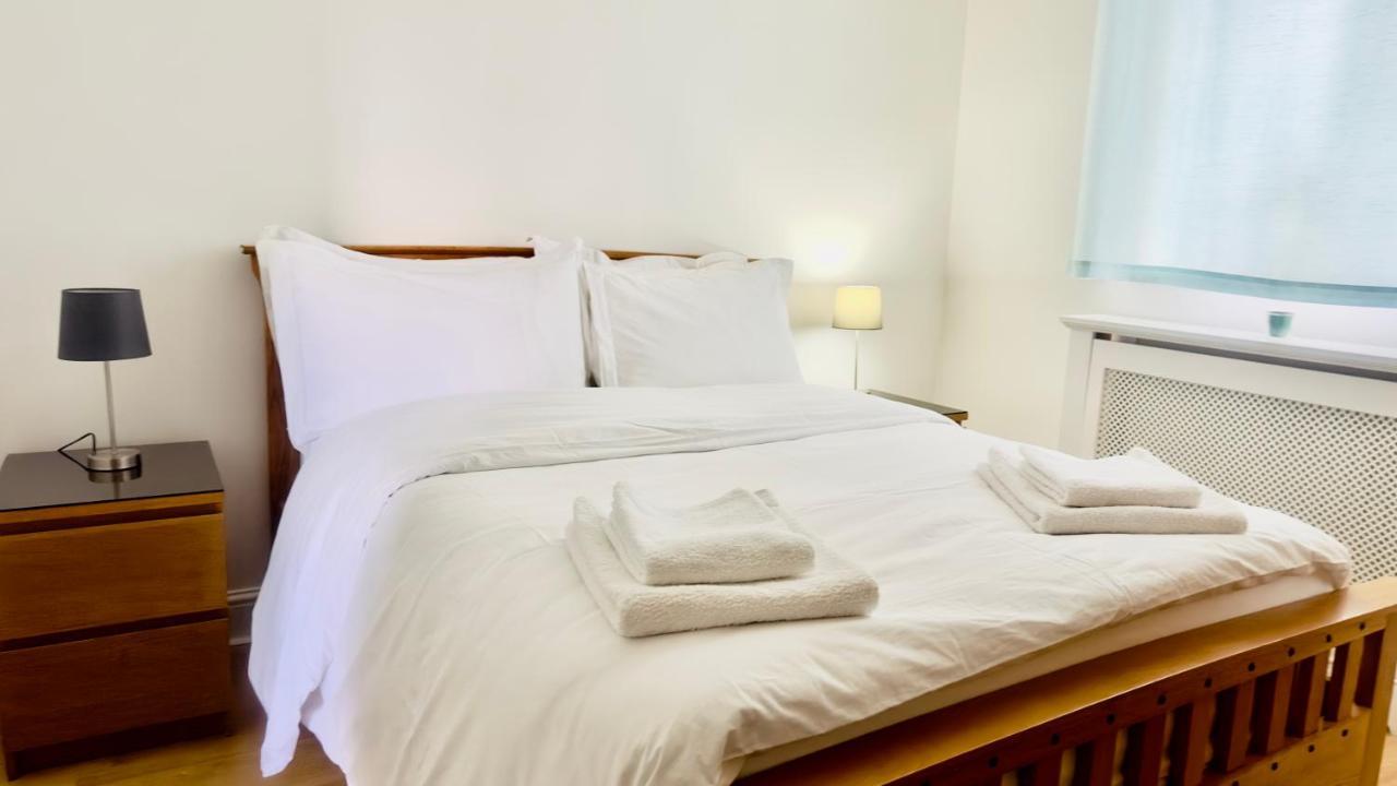 Appartement Amazing Location - Of London- 2 Bedroom Stunning Canal View House With Private Garden,parking & Balcony Londen