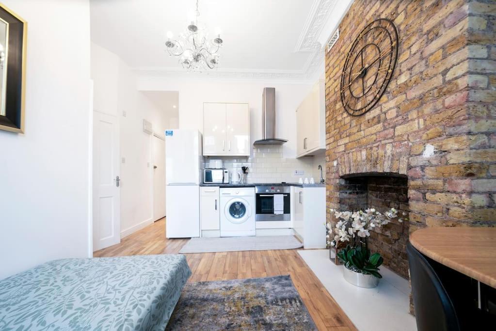 Apartment Flat In South West 1 Min To The Station