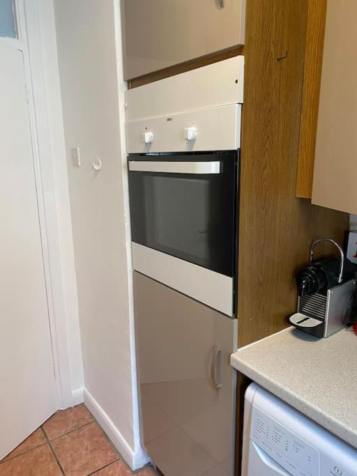 018- Premium Location Regent Park Radley House Apartment