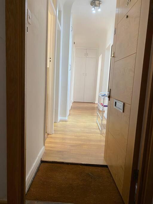 018- Premium Location Regent Park Radley House Apartment London
