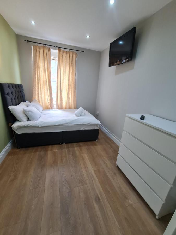 Lovely En-suite Bedroom R7 Apartamento Londres