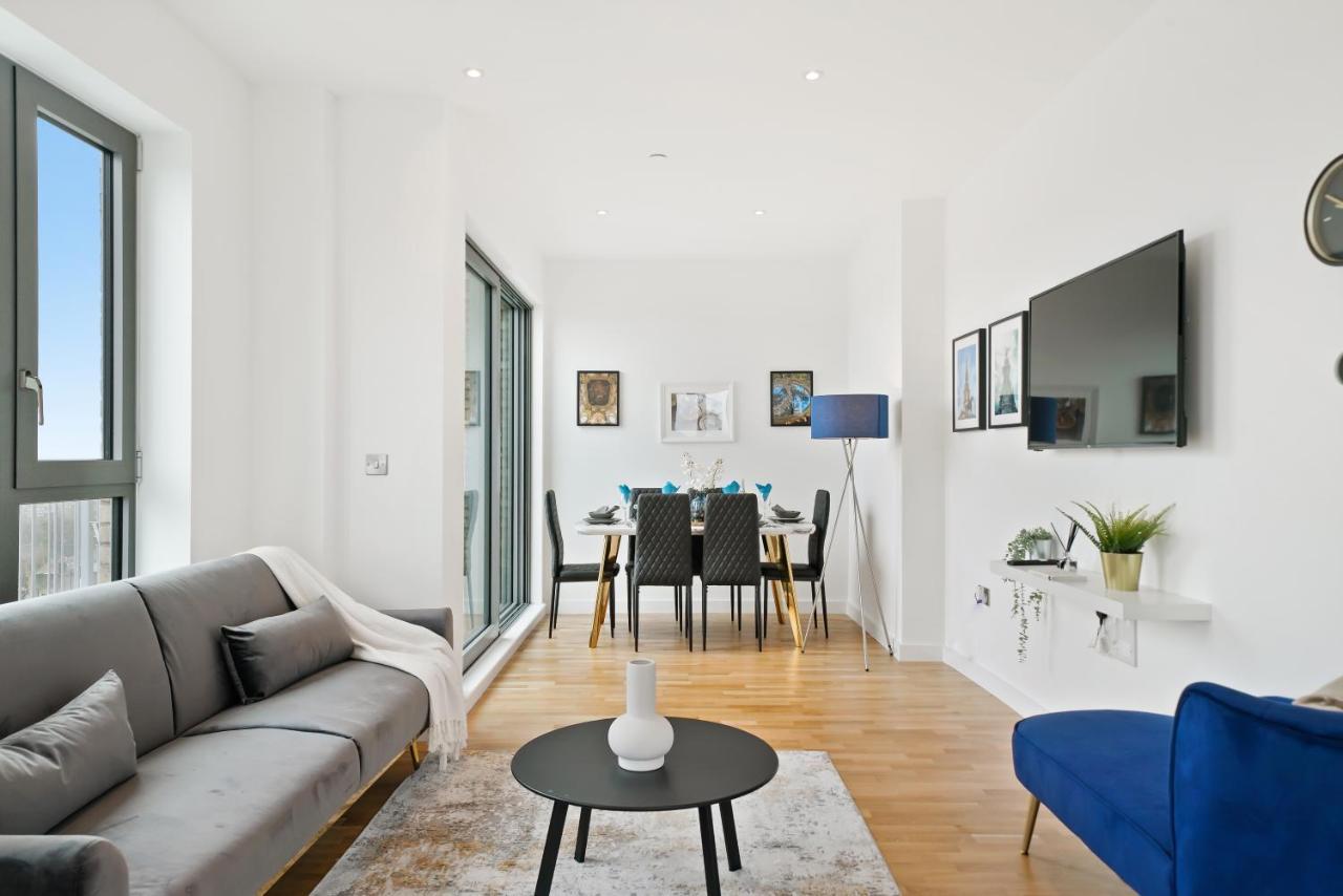 Luxury Penthouse With Enviable Views *