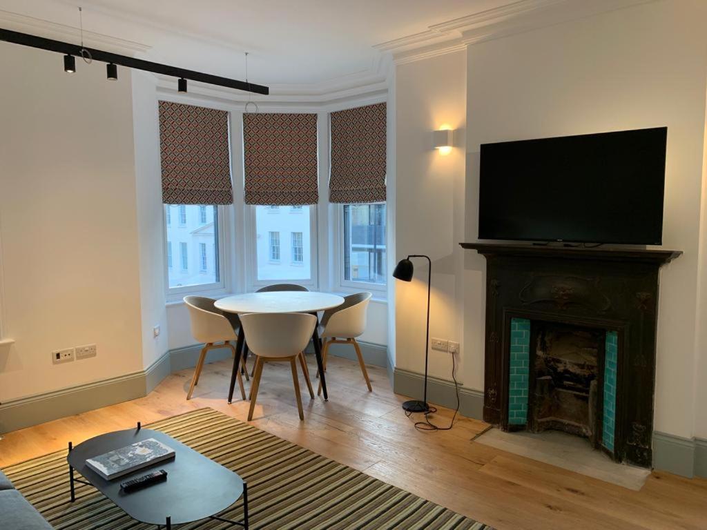 Regents Park Apartment